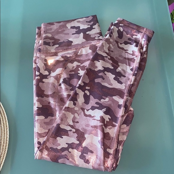 Fabletics High waisted Pink Camo Leggings - Picture 4 of 5